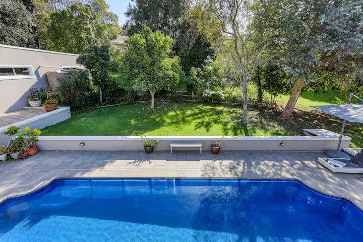 6 Bedroom Property for Sale in Constantia Western Cape
